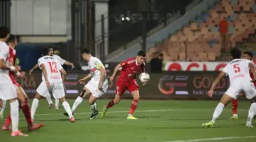 حكم المباراة يقرر احتساب ركلة جزاء لصالح الزمالك بعد خطأ لاعب الأهلي